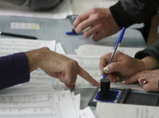 Alegeri europarlamentare. Dacă nu sunteţi în localitatea de domiciliu puteţi cere să fiţi trecuţi pe liste suplimentare la orice secţie
